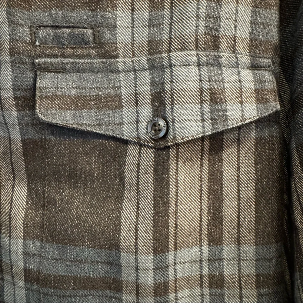 The North Face Men's Plaid Shirt -‎ Gray and Blue. Large